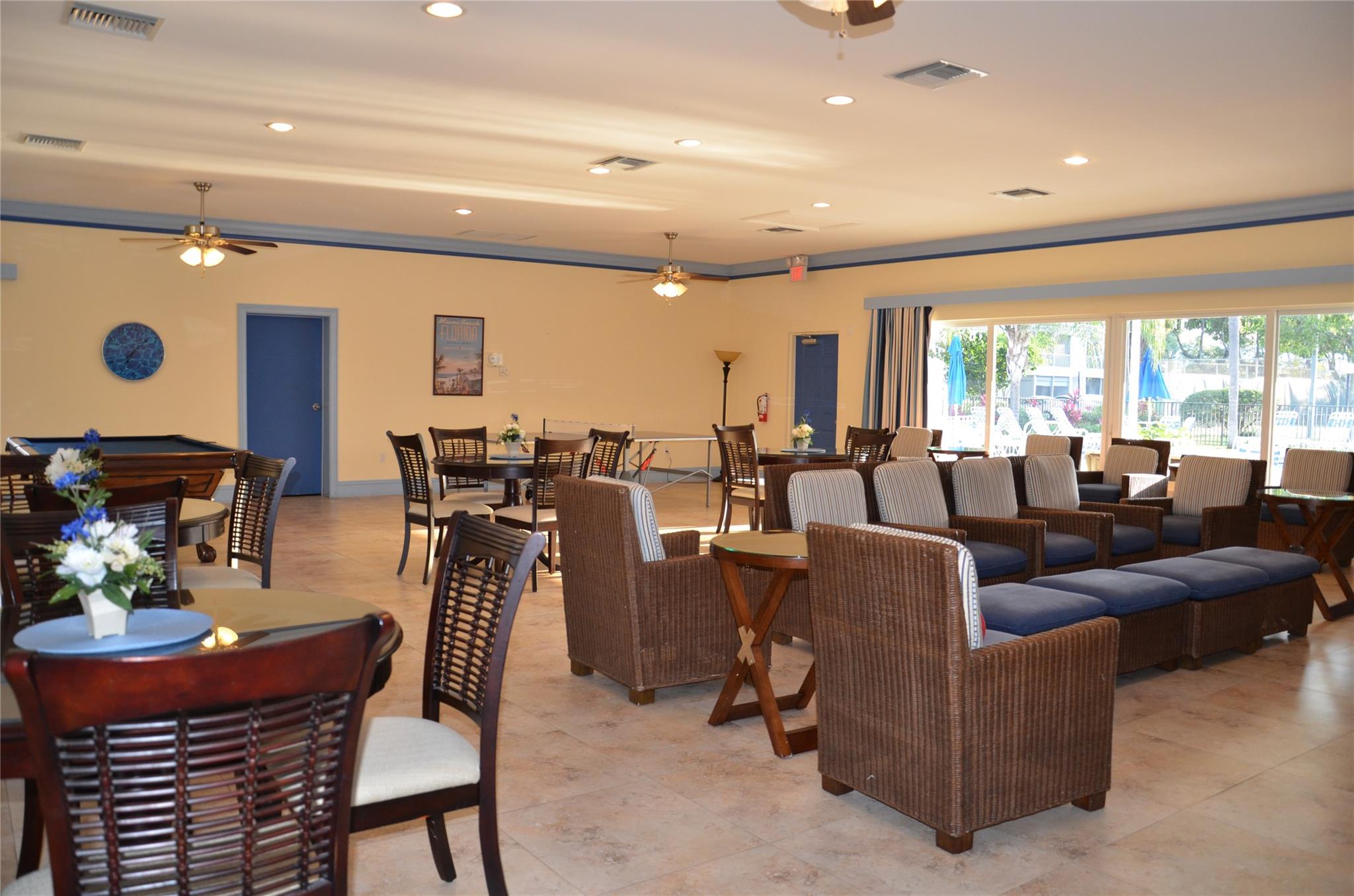 Bay Colony Club Condomini - Residential