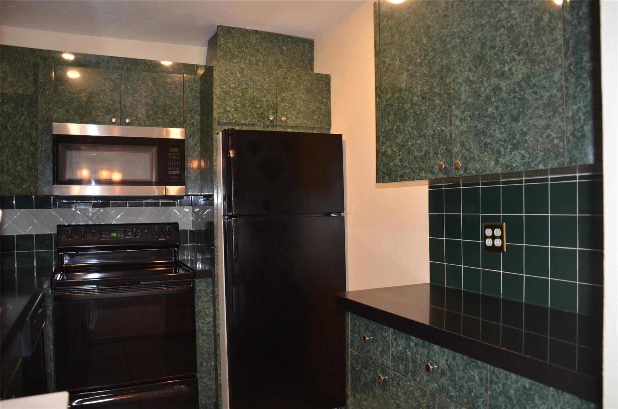 Bay Colony Club Condomini - Residential