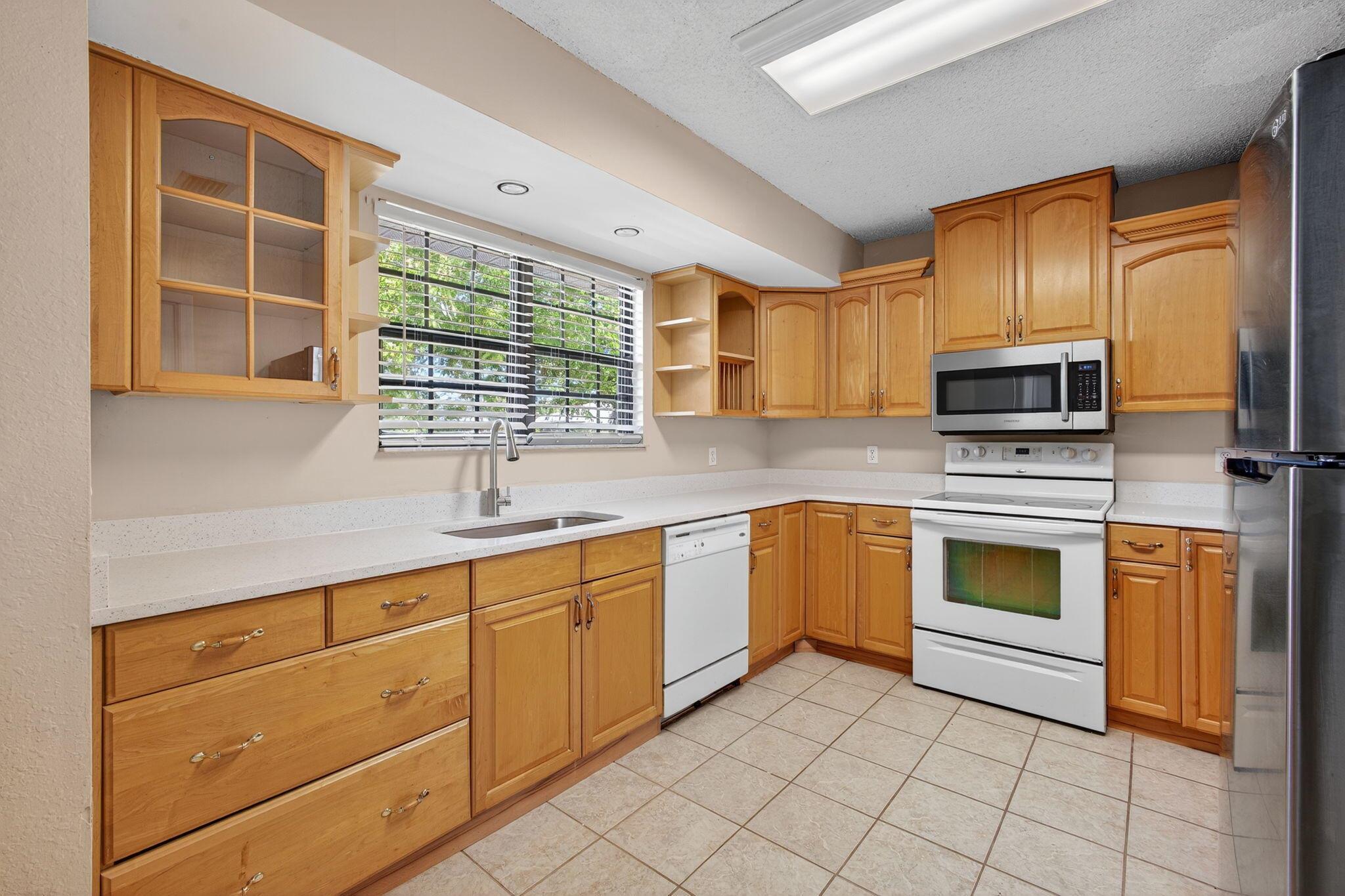 2502 SE Calais Street