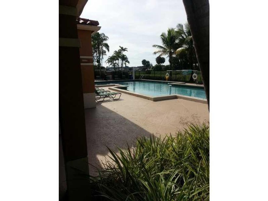 ** UNIT IS CURRENTLY RENTED $700/MONTH UNTIL 1/31/16 ** VERY NICE UNIT  1 BEDROOM AND 1 BATHROOM WITH LARGE BALCONY, CARPET AND TILE FLOORS, 3 COMMUNITY POOLS. CLOSE TO TURNPIKE,  441, AIRPORT AND MORE.