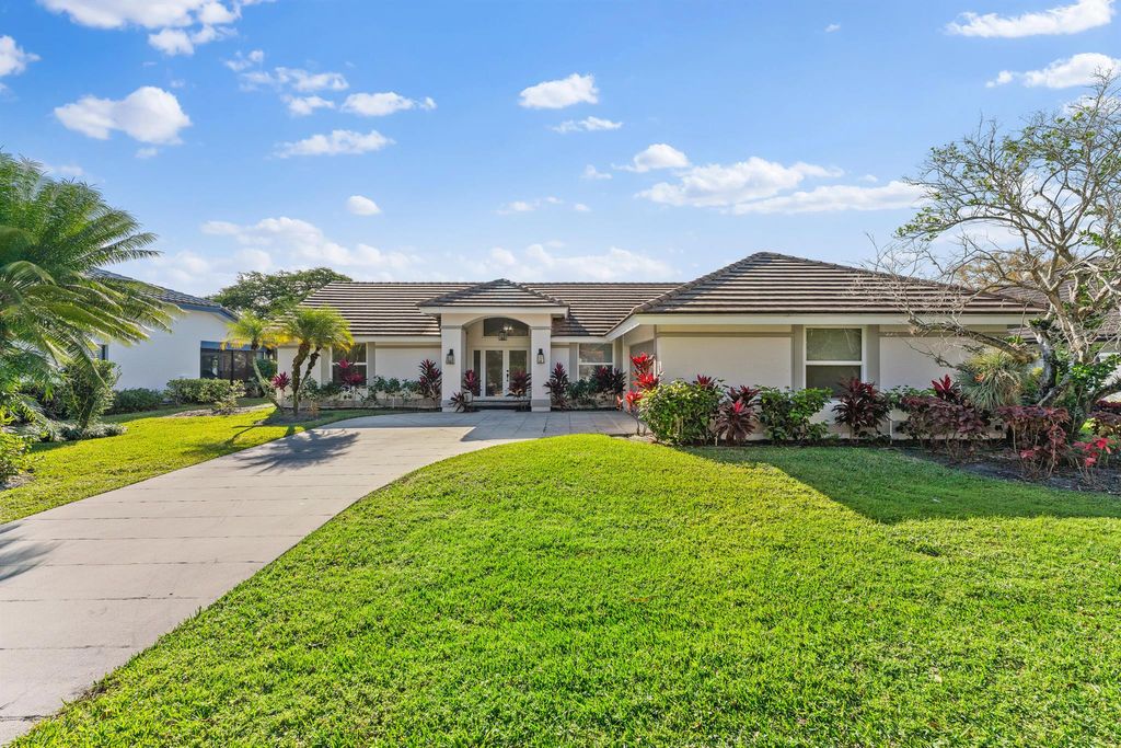 Photo of 6626 Winding Lake Drive, Jupiter, FL 33458 (MLS # R10956275)