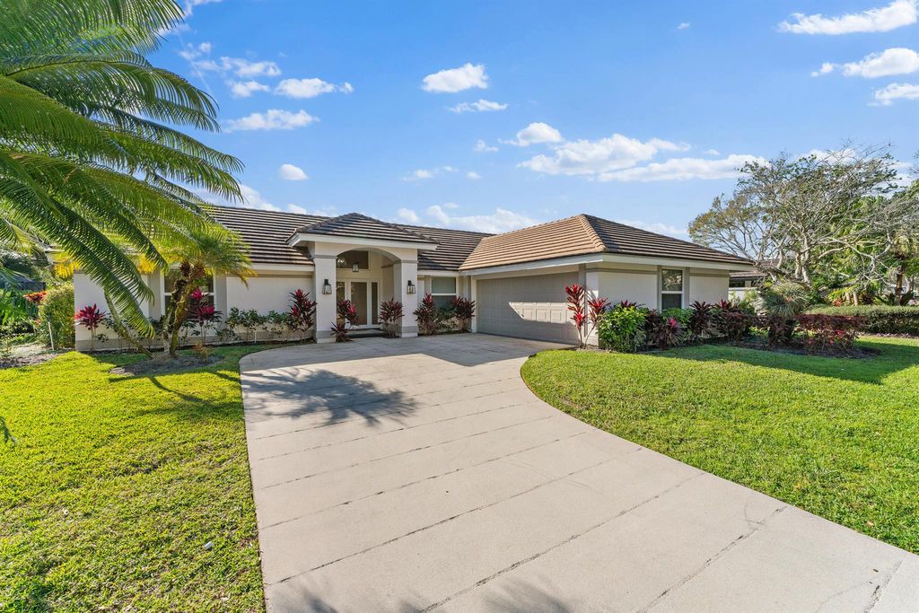Photo of 6626 Winding Lake Drive, Jupiter, FL 33458 (MLS # R10956275)
