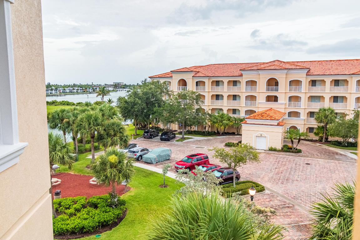 19 Harbour Isle Drive W Ph04