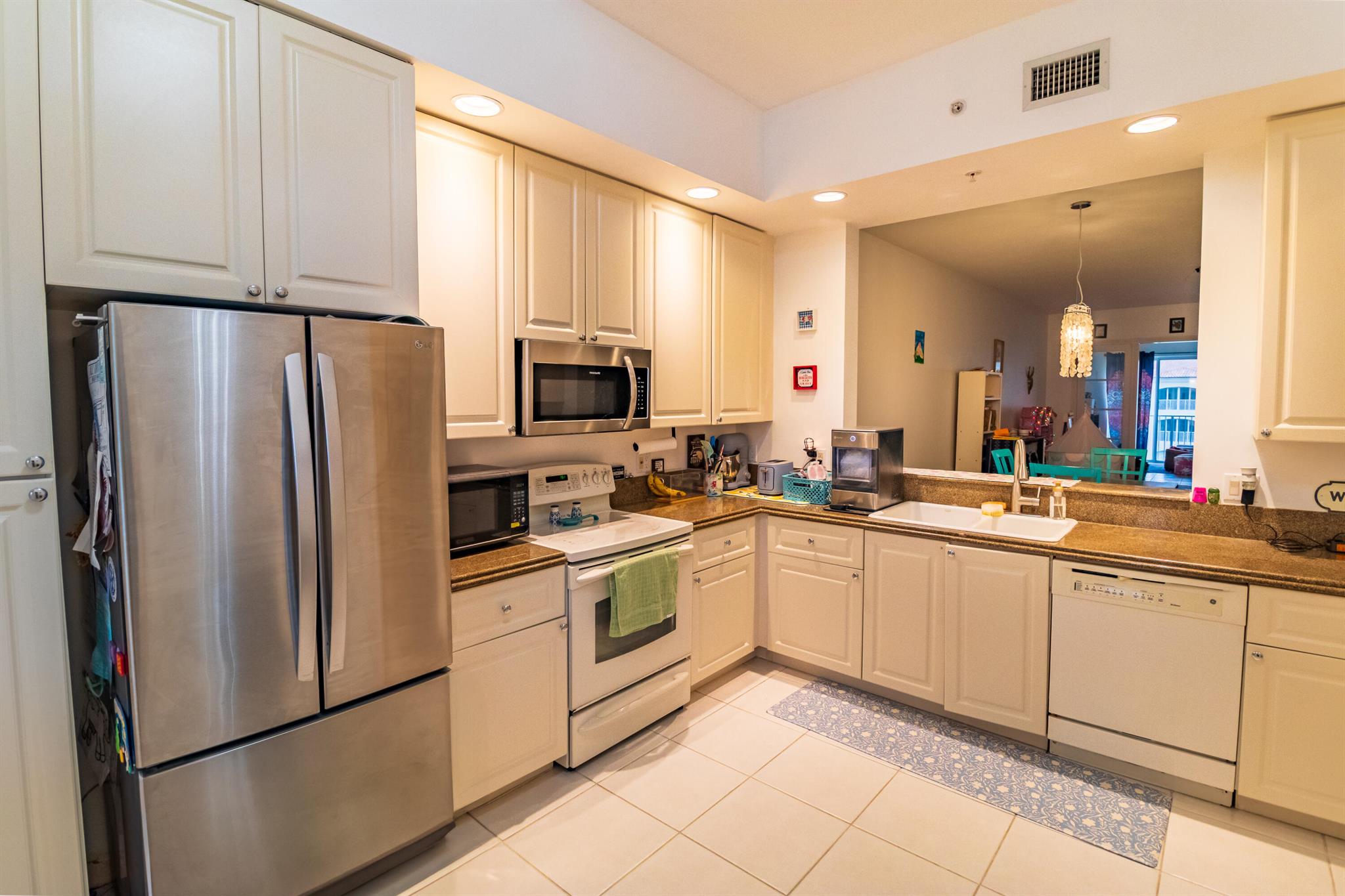 19 Harbour Isle Drive W Ph04
