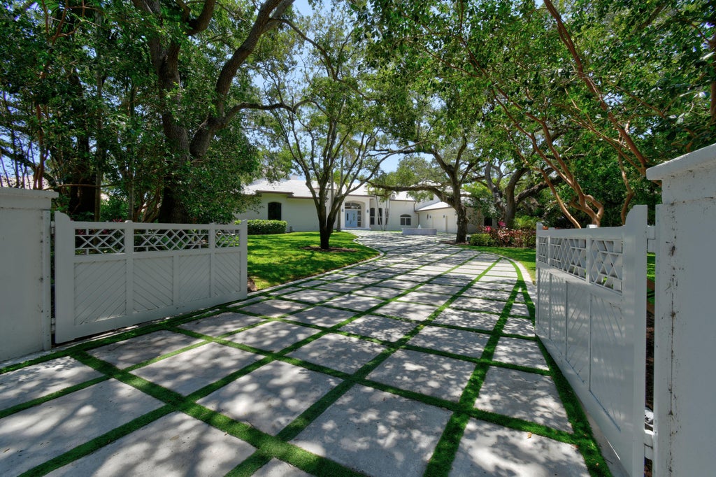 Photo of 2270 Wilsee Road, Palm Beach Gardens, FL 33410 (MLS # R11016000)