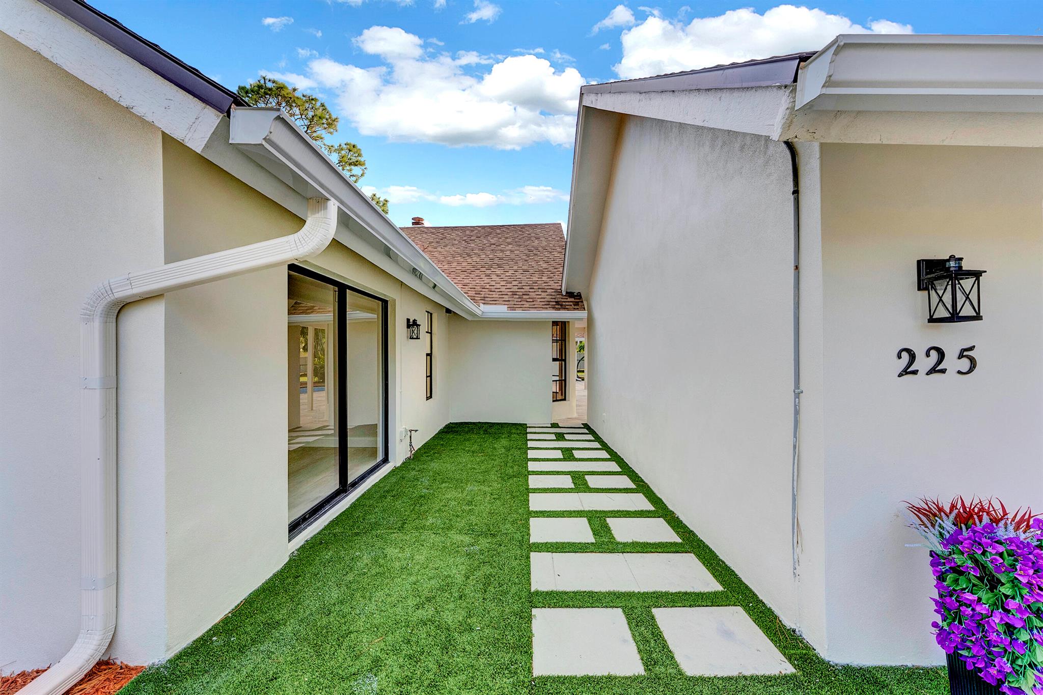 PINEWOOD EAST 2 OF WELLIN - Residential