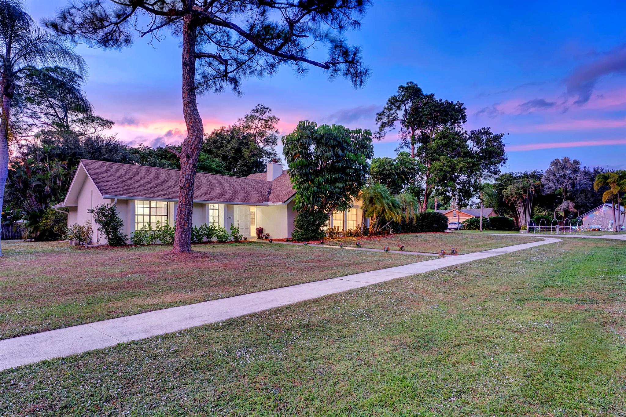 PINEWOOD EAST 2 OF WELLIN - Residential