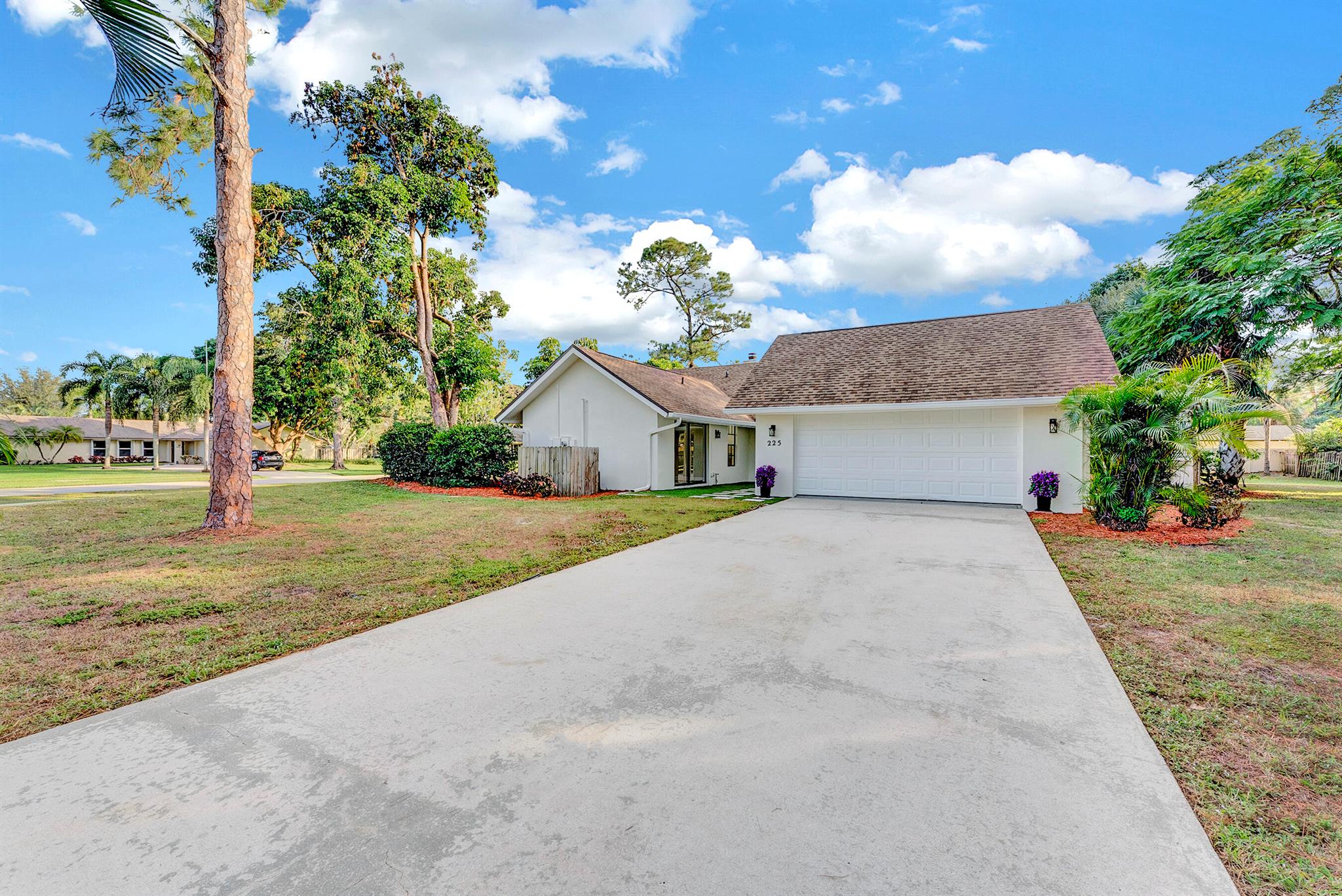 PINEWOOD EAST 2 OF WELLIN - Residential