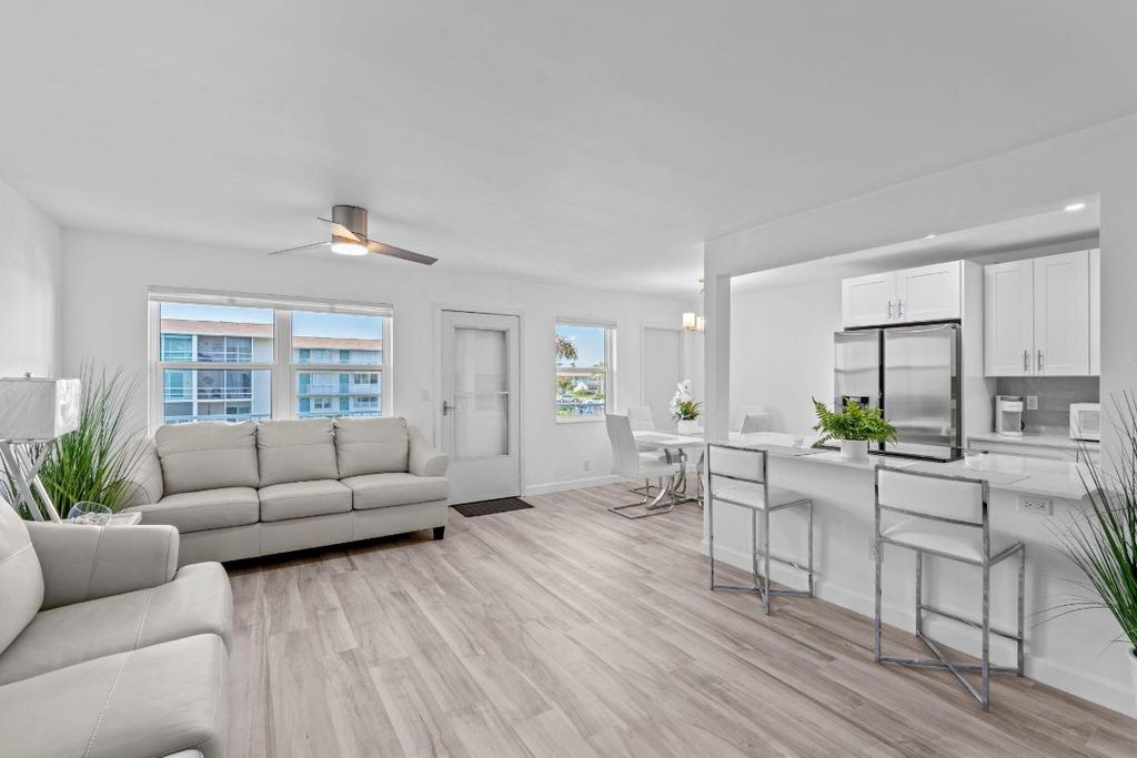 Photo of 530 Horizons E #203, Boynton Beach, FL 33435 (MLS # R11116582)