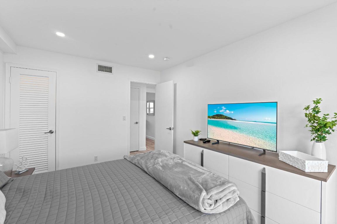 STERLING VILLAGE 530 CONDO - Residential