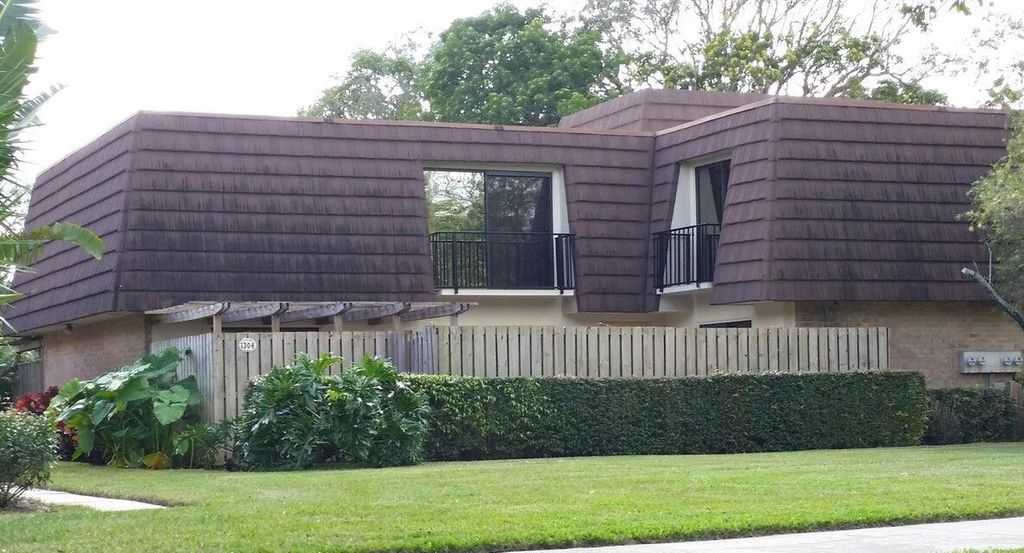 Photo of 1304 13th Lane, Palm Beach Gardens, FL 33418 (MLS # R11074354)