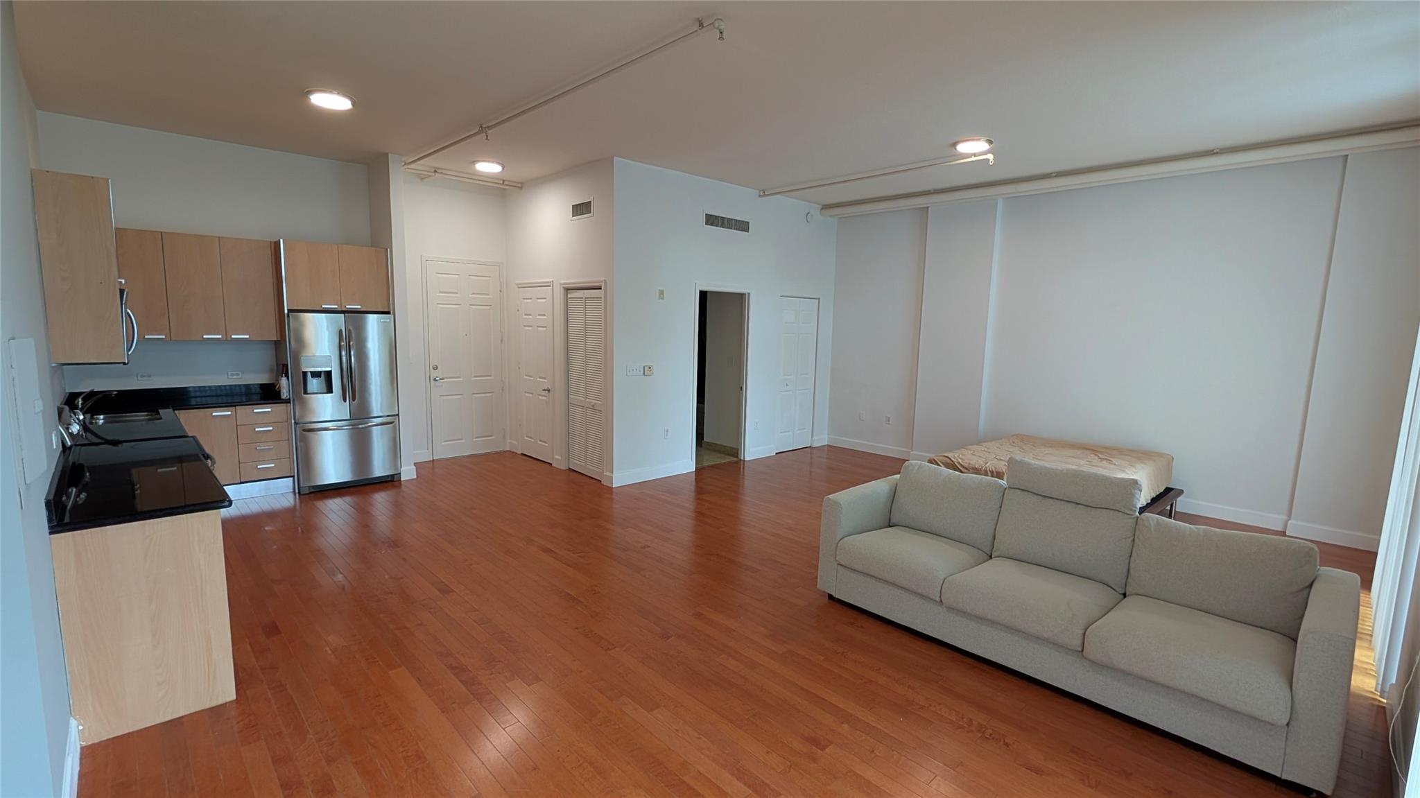 2100 Van Buren St 309