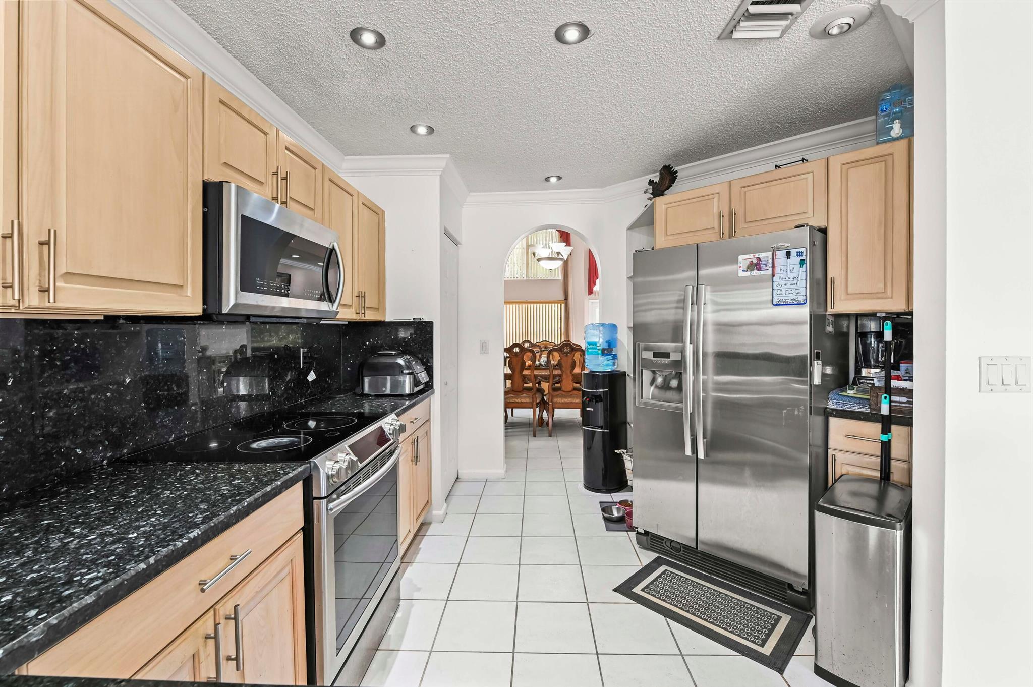 CRYSTAL POINTE - Residential