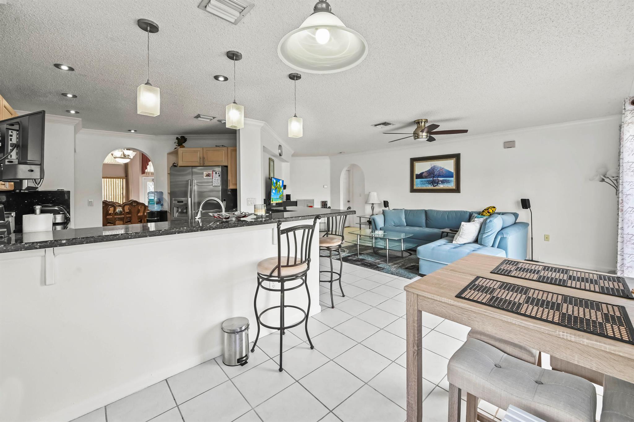 CRYSTAL POINTE - Residential