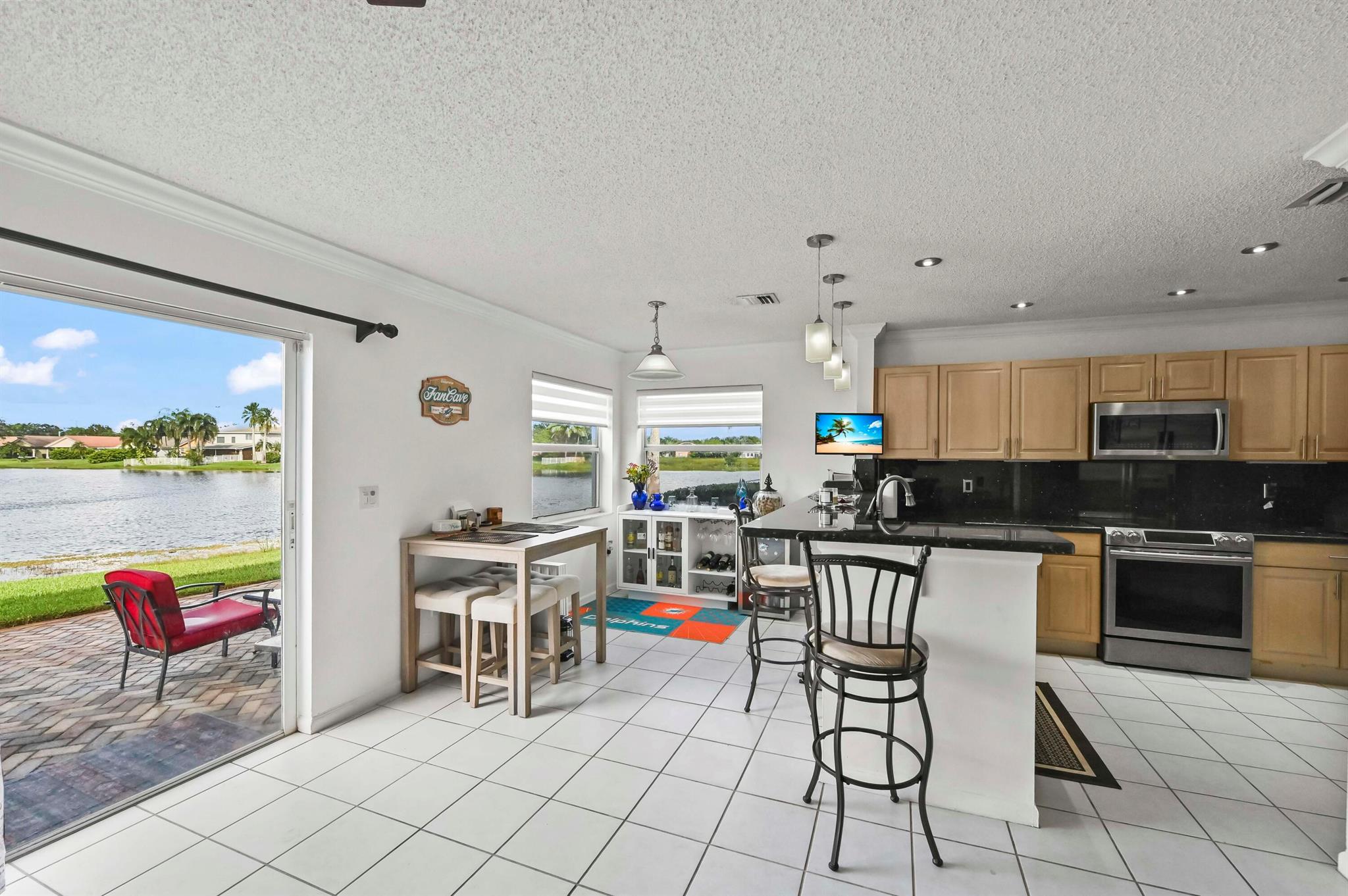 CRYSTAL POINTE - Residential