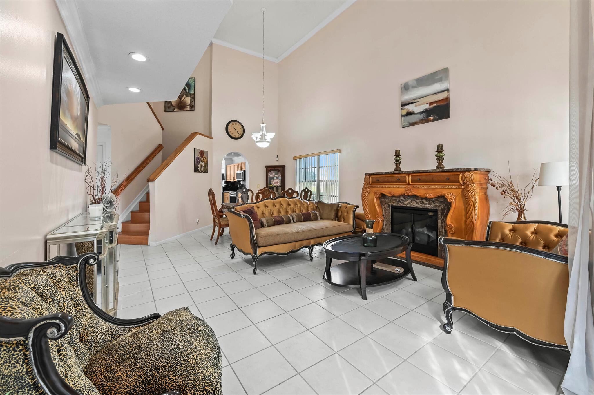 CRYSTAL POINTE - Residential