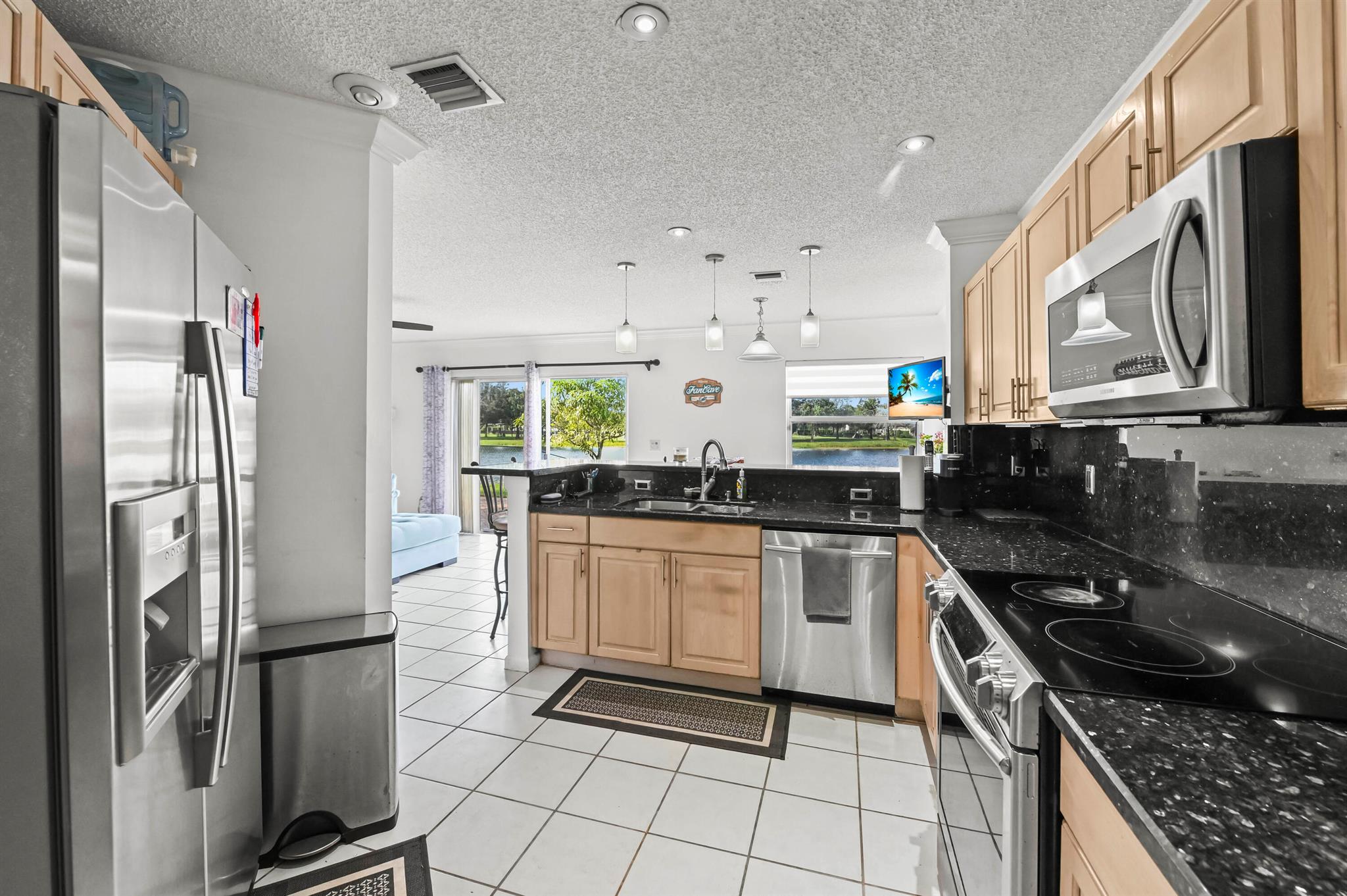 CRYSTAL POINTE - Residential