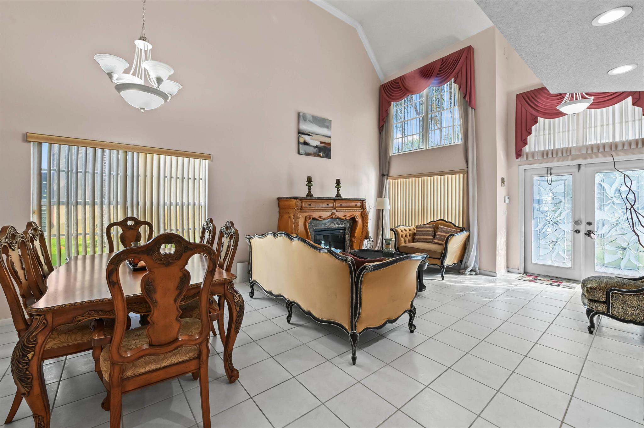 CRYSTAL POINTE - Residential