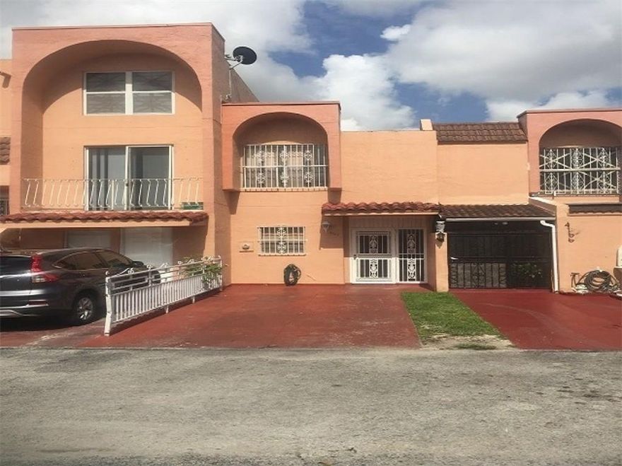 BIG 2/1 With YARD updated kitchen, dinning/living room walking distance to restaurants, groceries,and many more stores, centrally located in the heart of Hialeah.