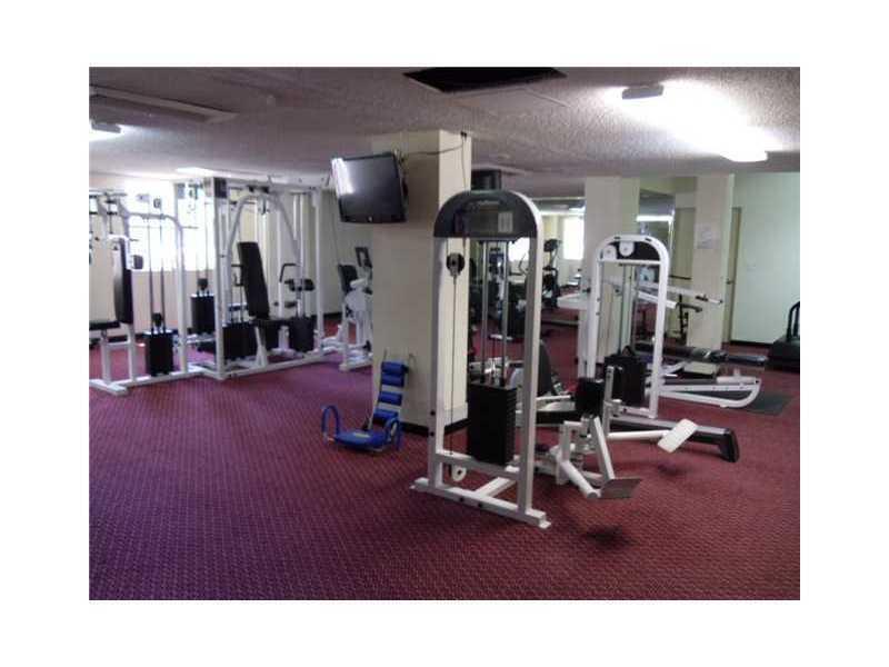 WINSTON TOWER 300 CONDO - Residential