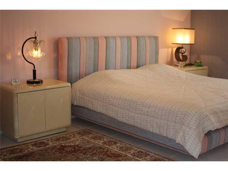 WINSTON TOWER 300 CONDO - Residential