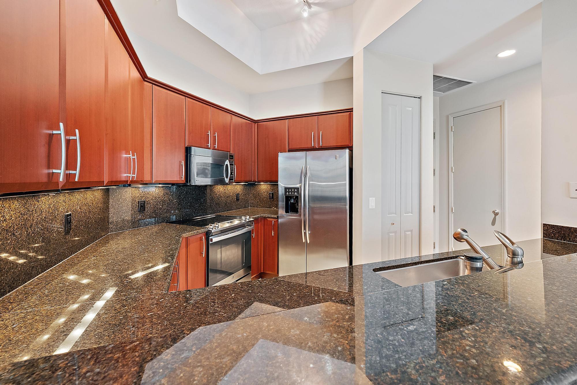 403 S Sapodilla Avenue 110, West Palm Beach, FL, 33401/$520,000 4 403 S Sapodilla Avenue 110