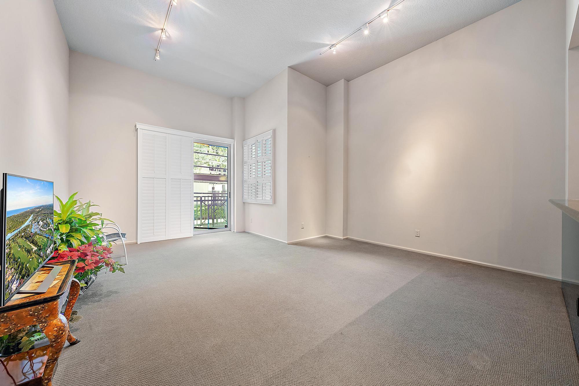 403 S Sapodilla Avenue 110, West Palm Beach, FL, 33401/$520,000 2 403 S Sapodilla Avenue 110