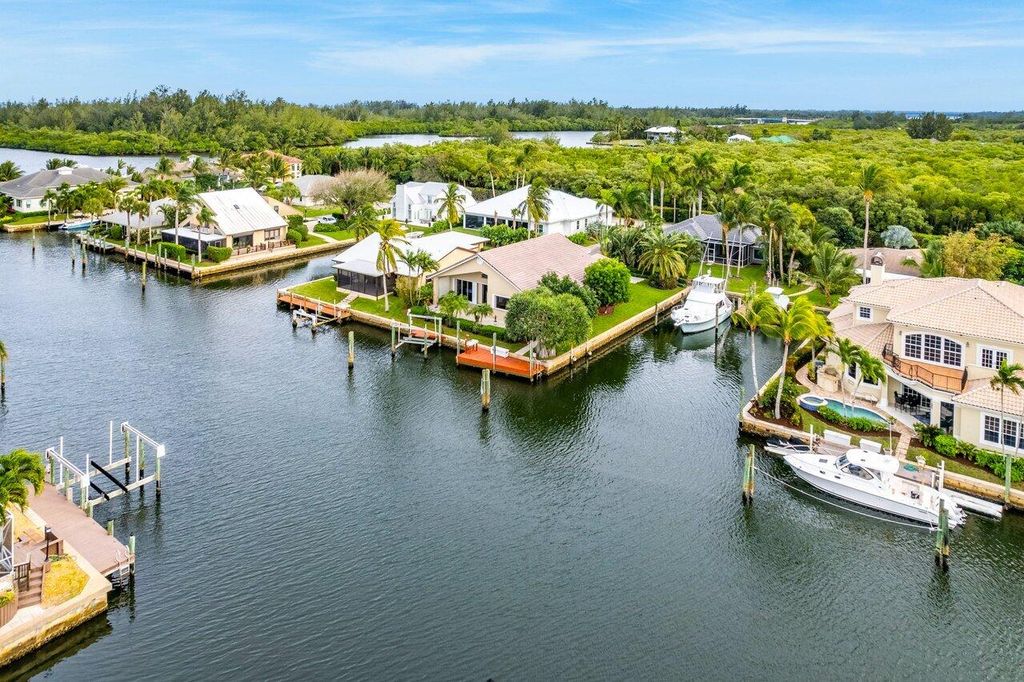 Photo of 10806 SE Ensign Court, Hobe Sound, FL 33455 (MLS # R10943092)