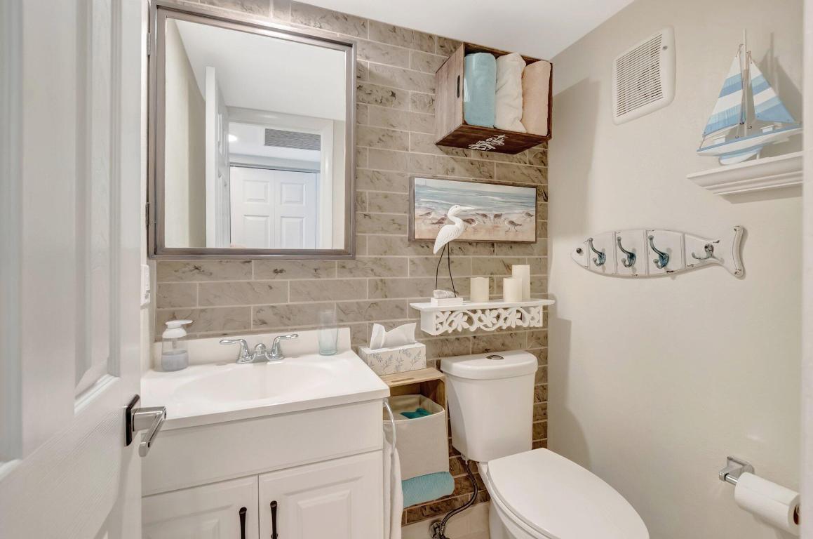 ISLEWOOD C CONDO - Residential