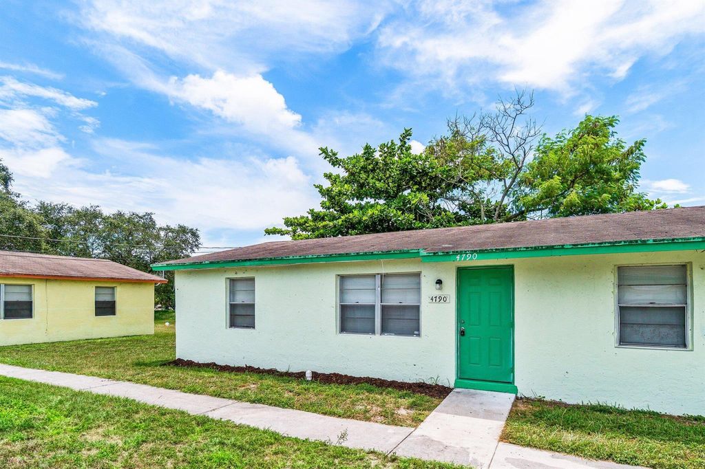 Photo of 4790 Gulfstream Road, Lake Worth, FL 33461 (MLS # R11114288)