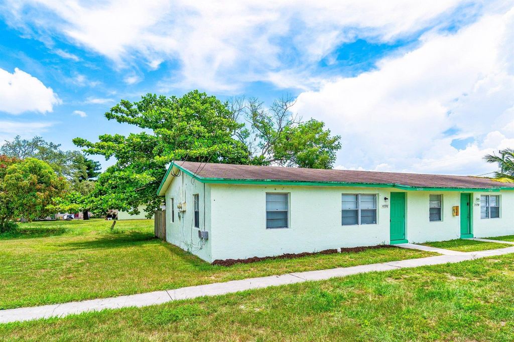 Photo of 4790 Gulfstream Road, Lake Worth, FL 33461 (MLS # R11114288)