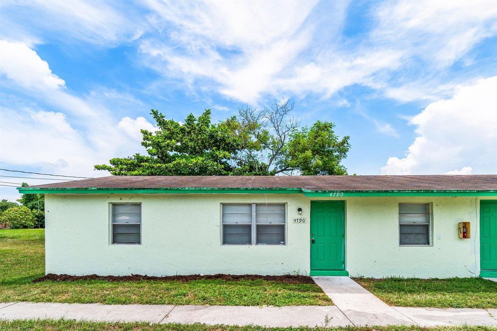 Photo of 4790 Gulfstream Road, Lake Worth, FL 33461 (MLS # R11114288)