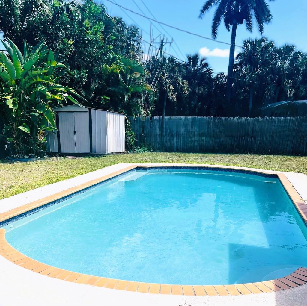 Photo of 4330 NE 20th Avenue, Oakland Park, FL 33308 (MLS # F10500491)