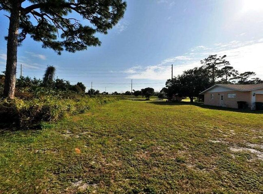 Photo of Xxx Barcelona Avenue, Fort Pierce, FL 34946 (MLS # R10980147)