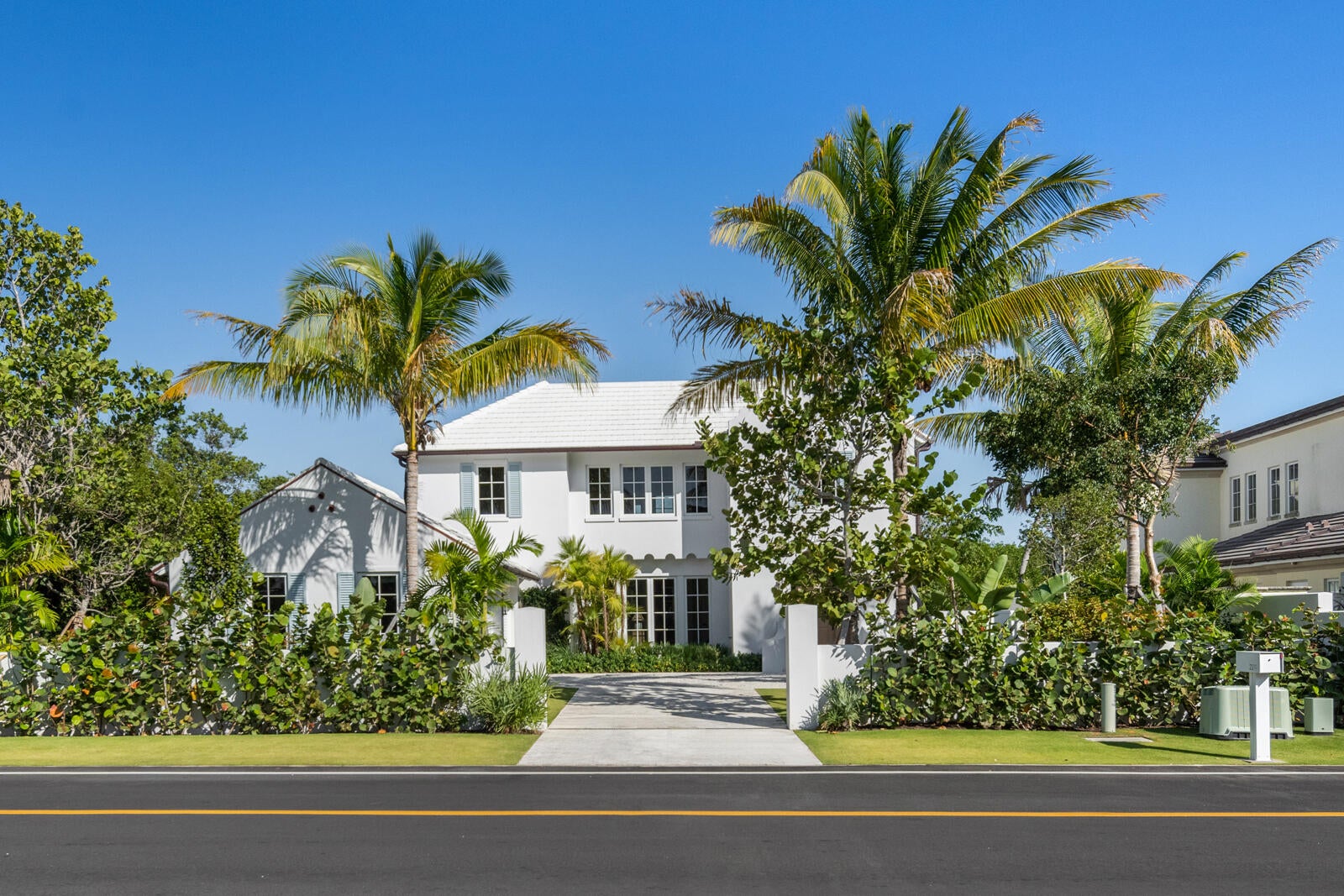 2219 IBIS ISLE Road E