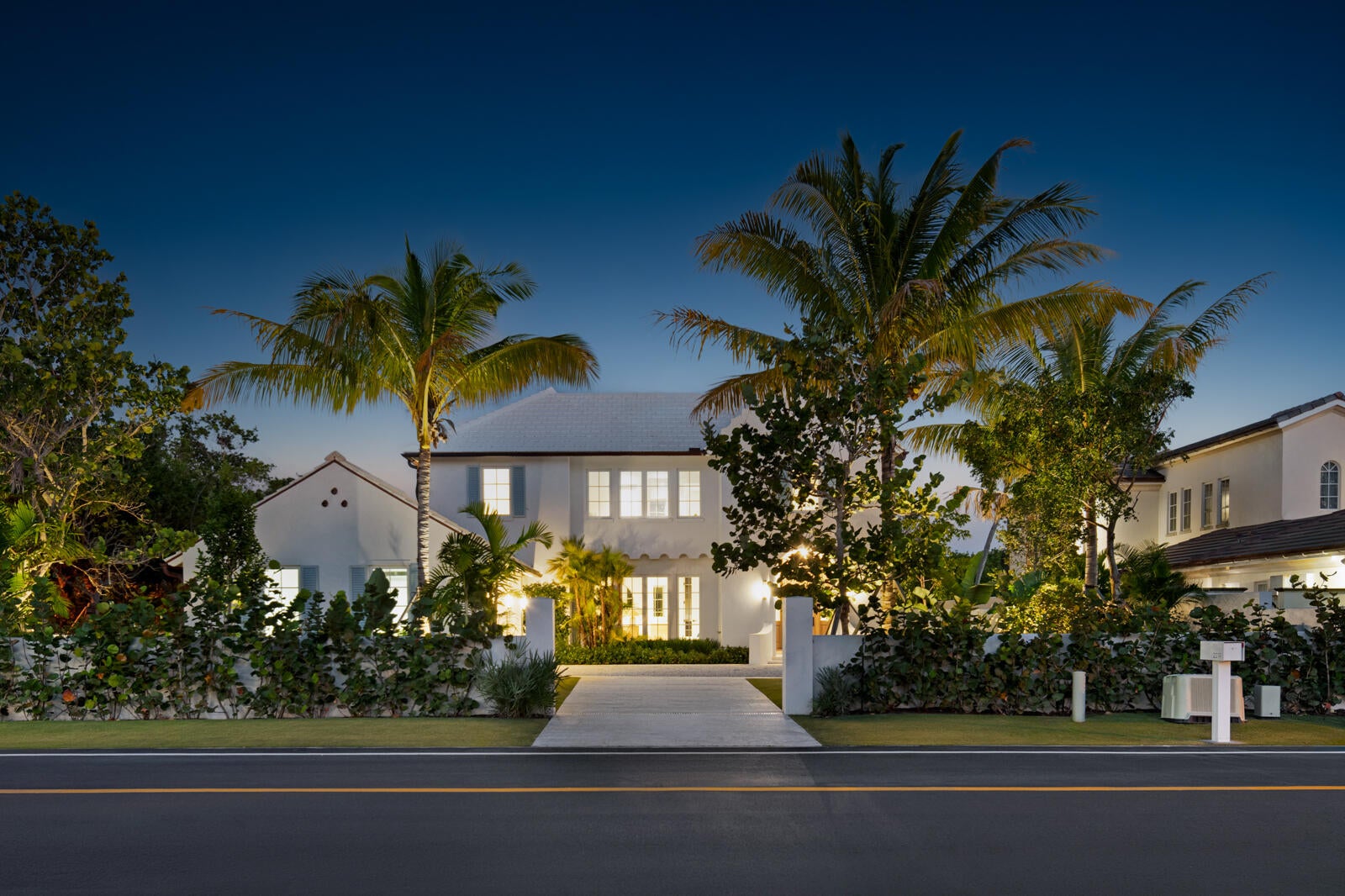 2219 IBIS ISLE Road E