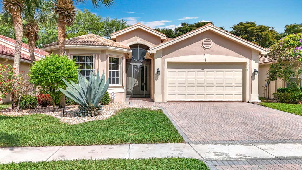 Photo of 7007 Imperial Beach Circle, Delray Beach, FL 33446 (MLS # B26050551)