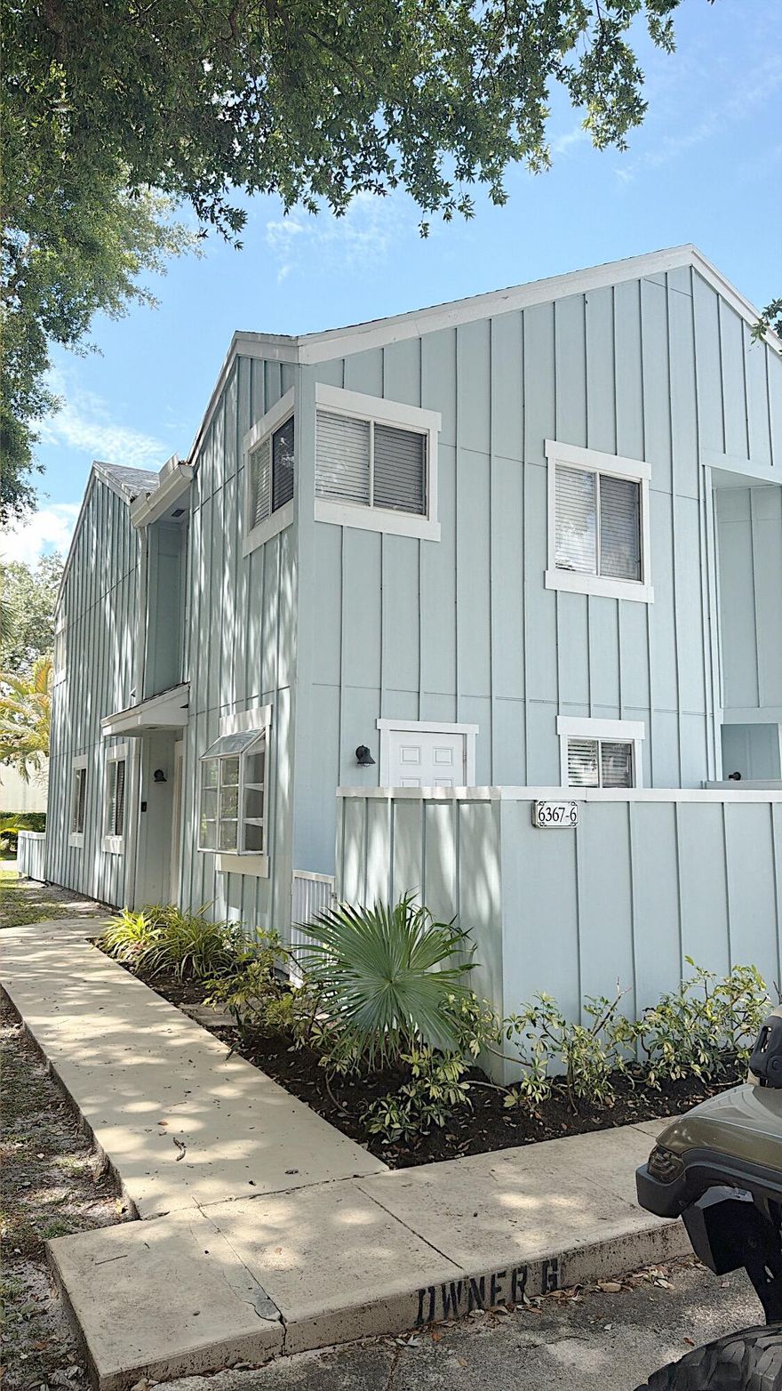 Welcome to what locals call #JUPLIFE!! This beautiful tropical townhouse is located in the heart of Jupiter with Loxahatchee River and Ocean access! Boat ramp and boat storage are available within a stone's throw from the front door. Take your rod to the river and fish or paddle board and even has a fish cleaning station is available. This townhouse is located in the shade with beautiful trees on a corner lot. It has a new roof (2025), new ac unit (2024), all new plumbing (NO POLYBUTYLENE PIPES! For easy insurance coverage), new kitchen butcher block counter tops, subway tile backsplash, new refrigerator and new oven and hood. Durable vinyl wood floors on and upstairs for durability. Tile downstairs for easy cleaning and easy clean up from beach days. This will not last!!! Priced Furnished