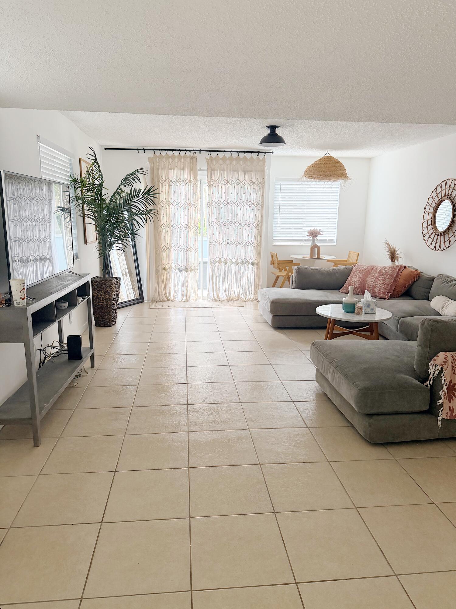 RIVERWALK 1 - Residential