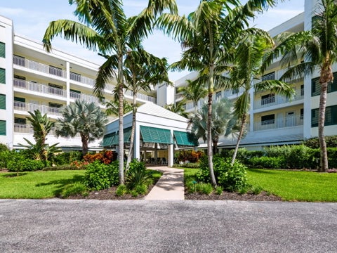 Photo of 529 NE Plantation Road, Stuart, FL 34996 (MLS # B26090166)