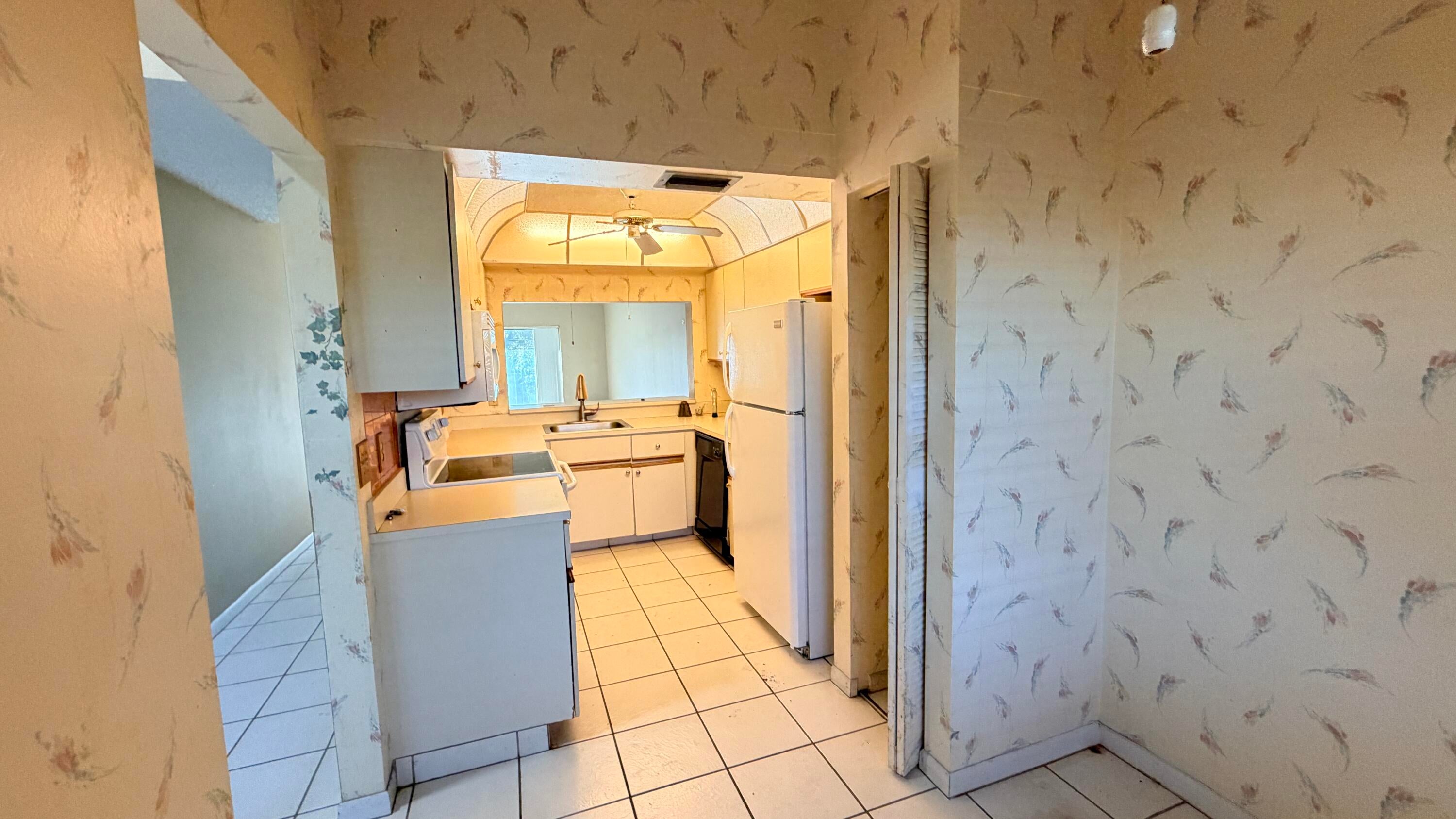 7879 WILLOW SPRING Drive 927