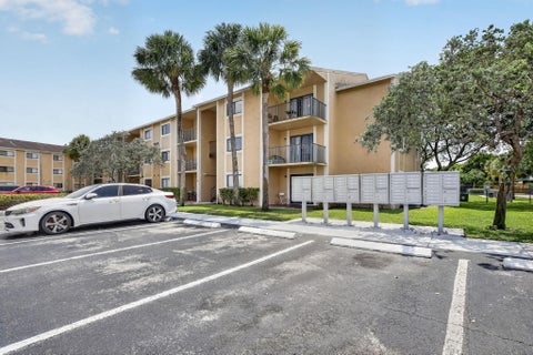 Property photo of 300 Palm Circle W 305, Pembroke Pines, FL 33025