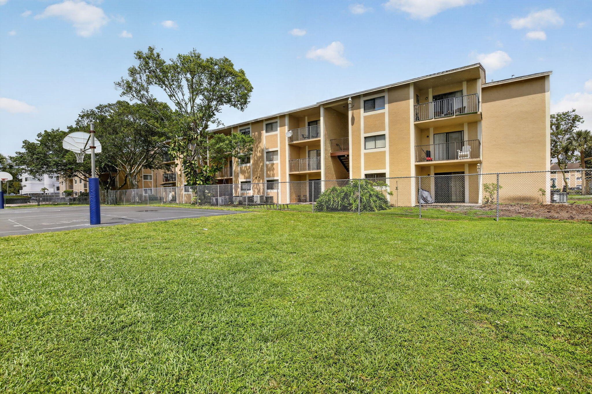 PALMS OF PEMBROKE CONDO - Residential