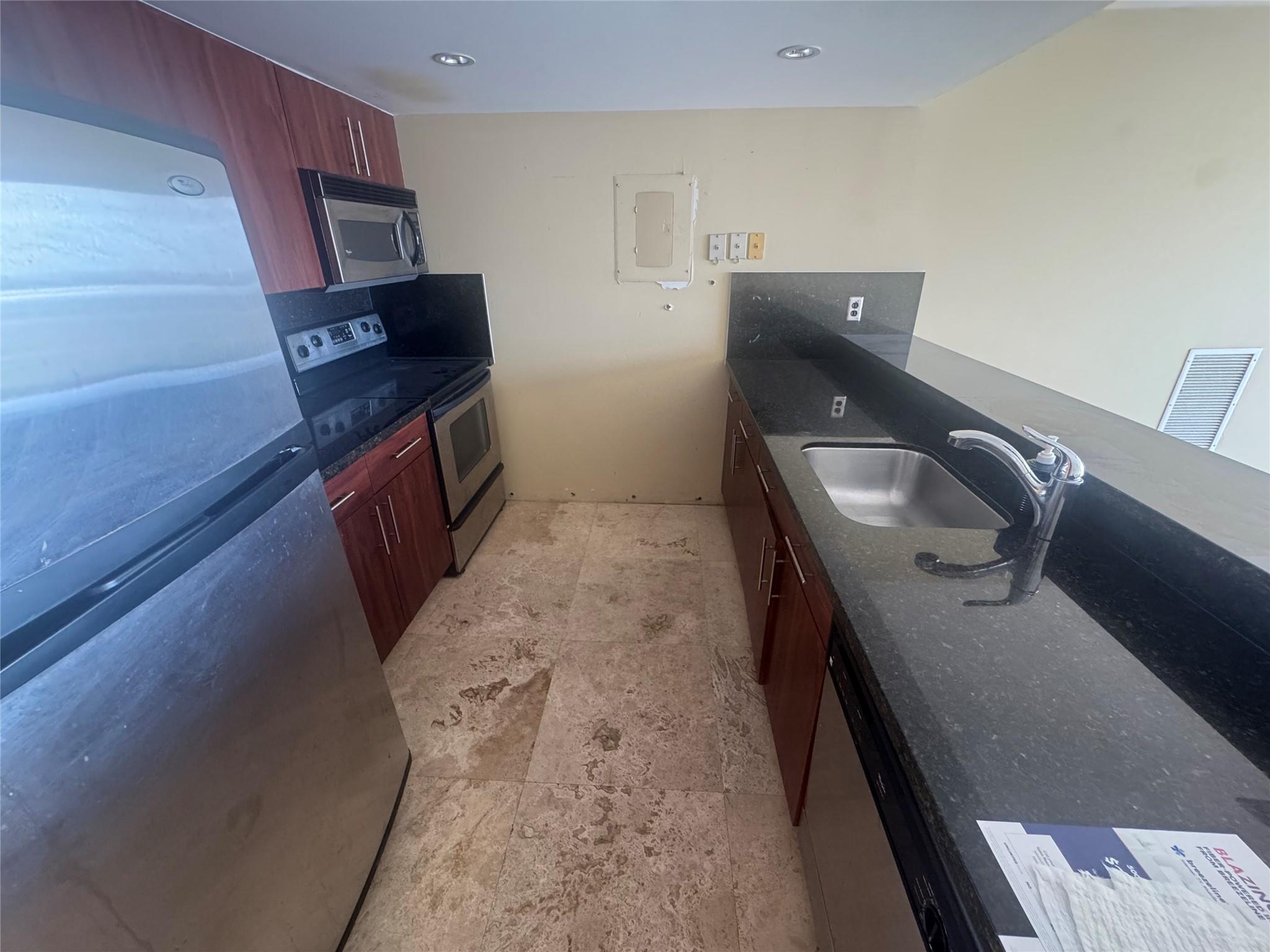 THE GRANDVIEW PALACE COND - Residential