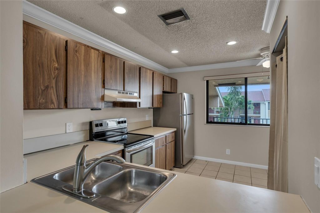 Photo of 120 SE 7th Street #5, Deerfield Beach, FL 33441 (MLS # F10507521)