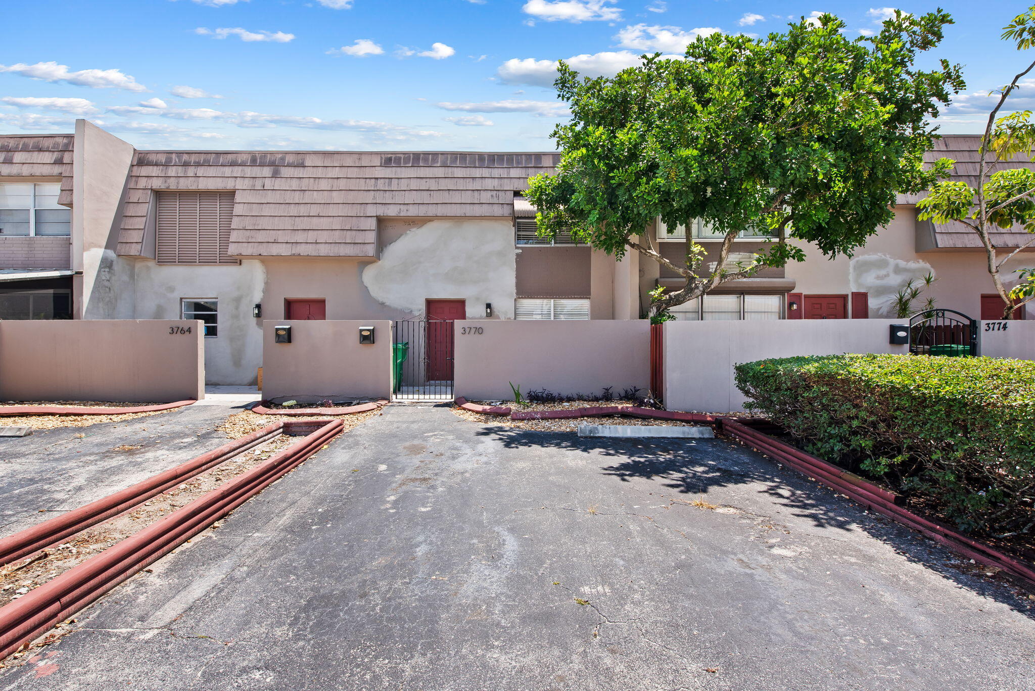 TOWNHOUSES AT NOVA - Residential