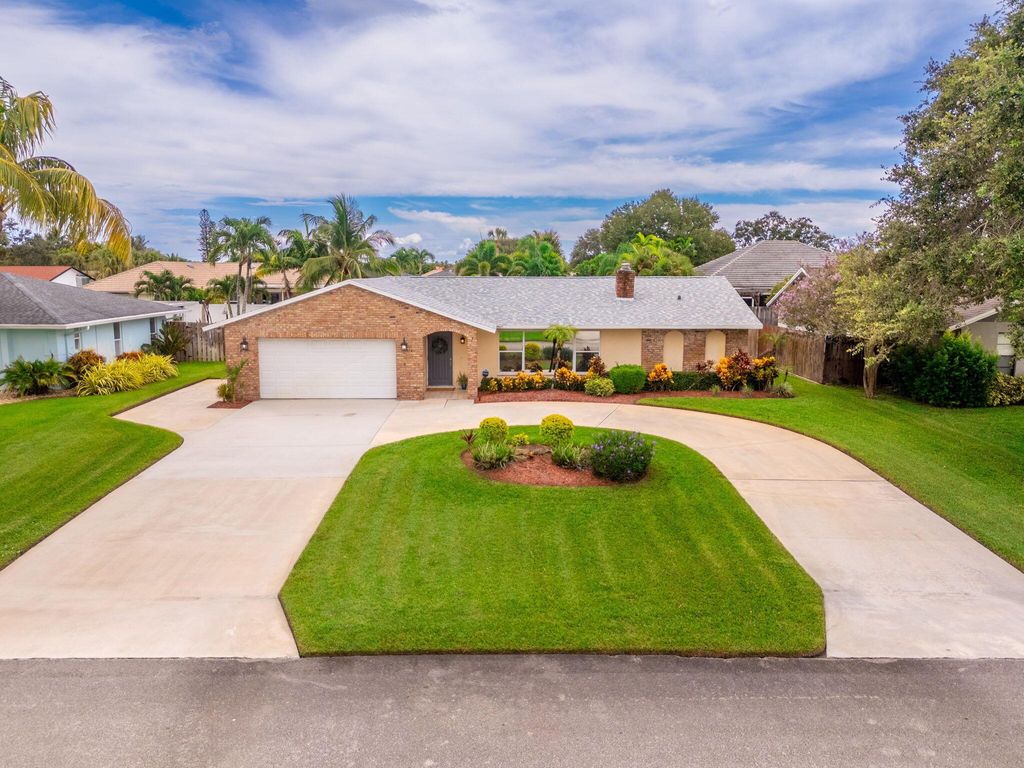 Photo of 11924 Banyan Street, Palm Beach Gardens, FL 33410 (MLS # R11122745)