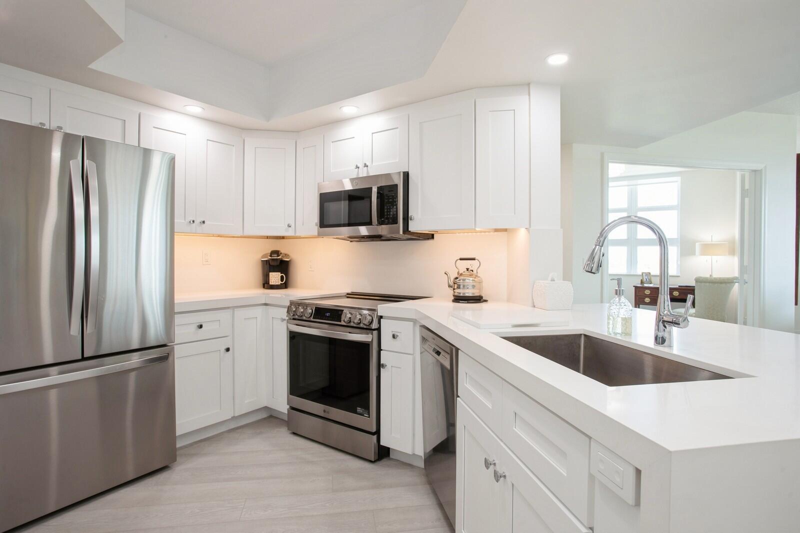 METROPOLITAN CONDO - Residential