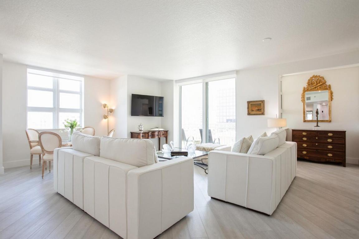 METROPOLITAN CONDO - Residential