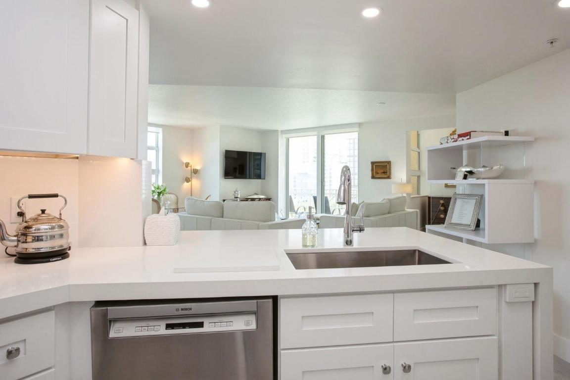 METROPOLITAN CONDO - Residential